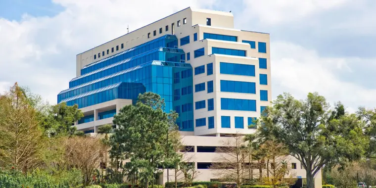 Edifício onde fica o escritório da Franco Homes em Orlando